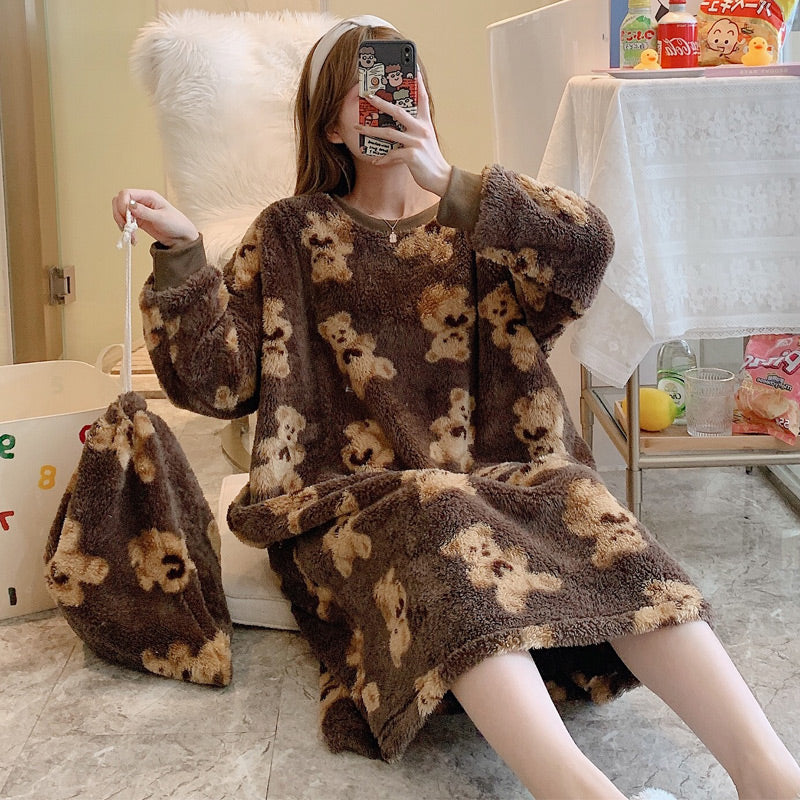 Women's Fashionable And Cute Flannel Pajamas
