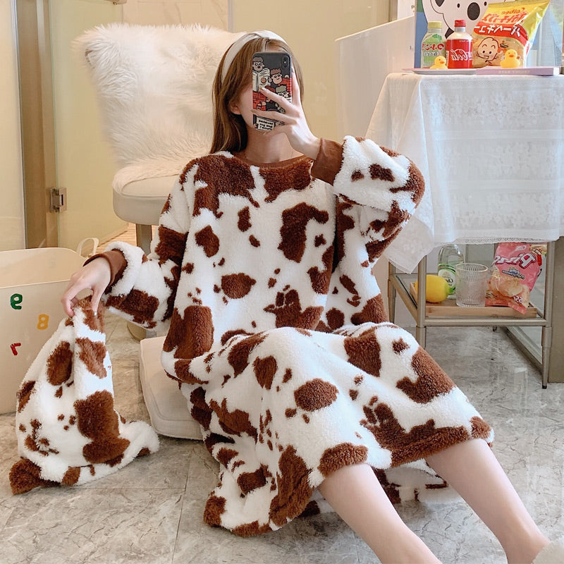Women's Fashionable And Cute Flannel Pajamas