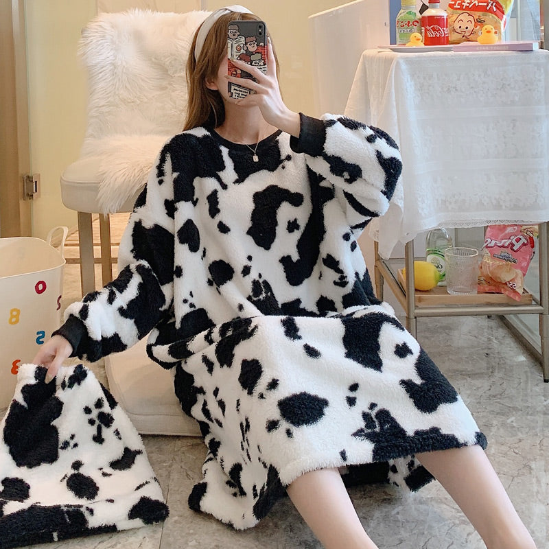 Women's Fashionable And Cute Flannel Pajamas