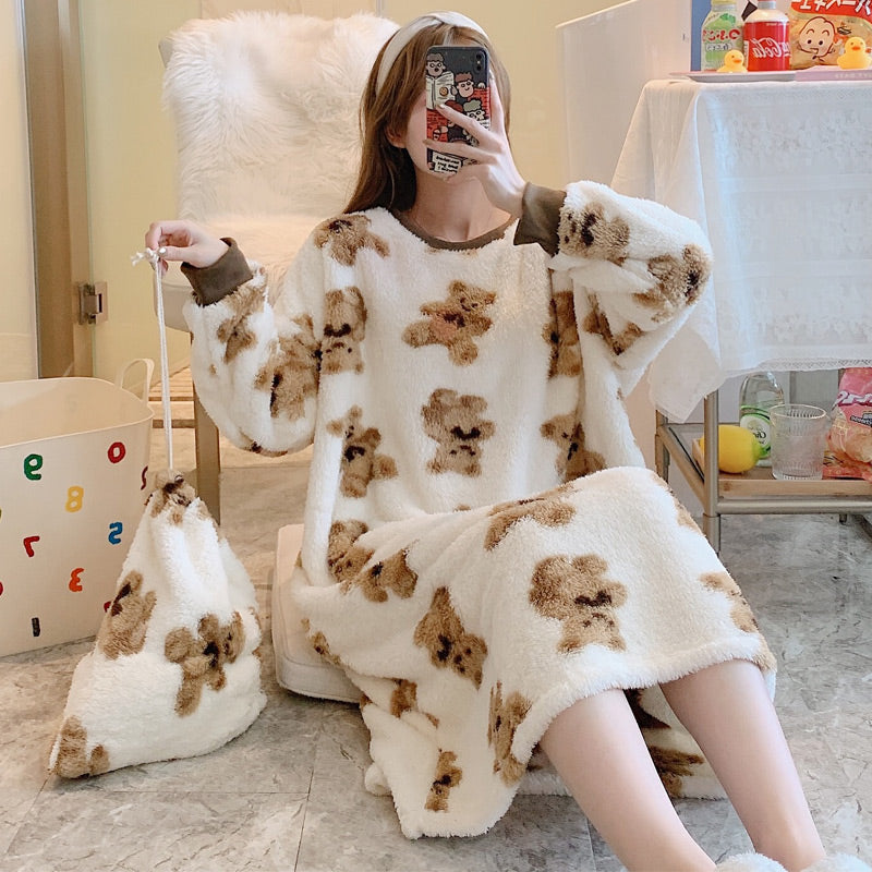 Women's Fashionable And Cute Flannel Pajamas
